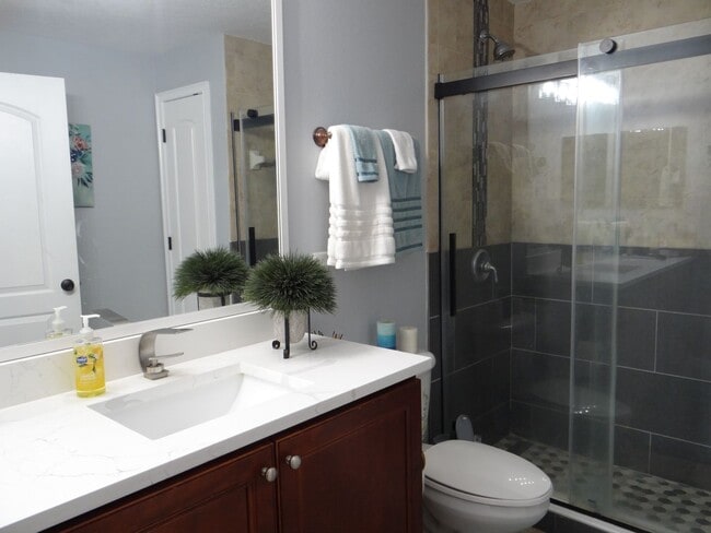 Building Photo - Furnished Room for Rent