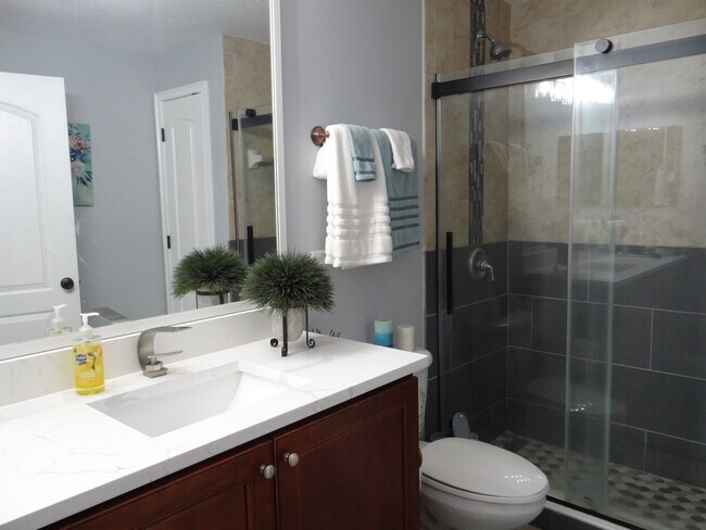 Building Photo - Luxury Condo for Rent