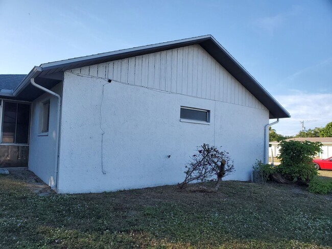 Building Photo - 1436 SE 33rd Terrace