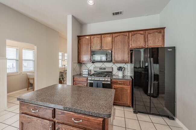 Building Photo - The Best in Texas: 3Bed/2Bath w/Spacious Ensuite