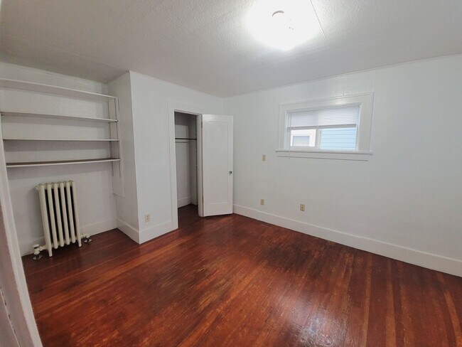 Building Photo - Spacious Unique Home in Central Location