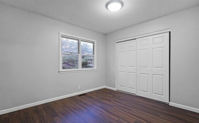 Building Photo - 2480 Derhake Rd