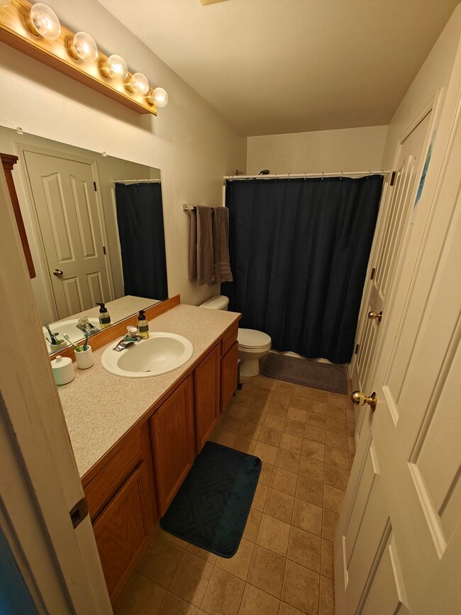 Building Photo - 2141 N Midtown Dr