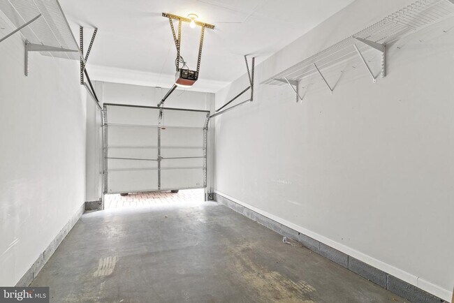 Building Photo - 6155 Shadywood Rd