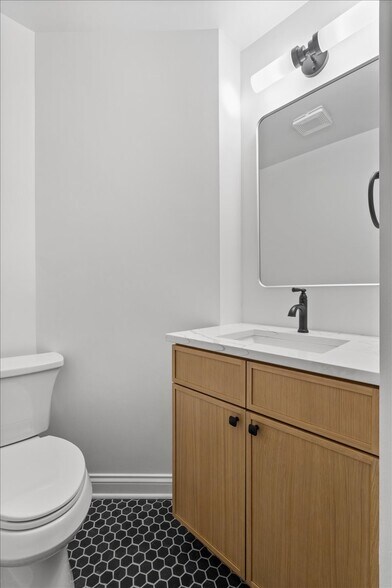 Building Photo - 2649 W Thomas St