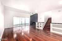 Building Photo - 1530 S River Dr