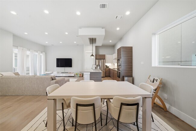 Building Photo - 1615 Wheeler Ave