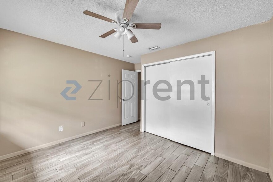 Building Photo - Unit B