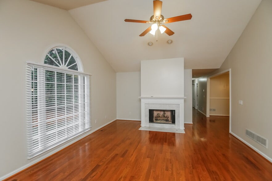 Building Photo - 2624 Loring Rd NW