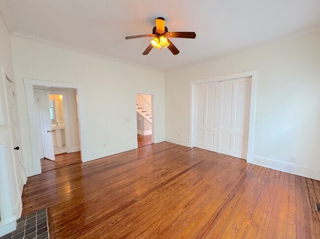 Building Photo - 313 W 33rd St