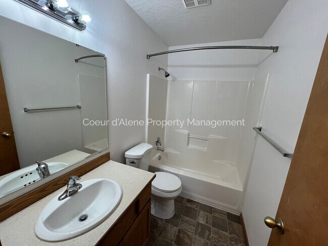 Building Photo - 1135/1137/1139 W Sumac