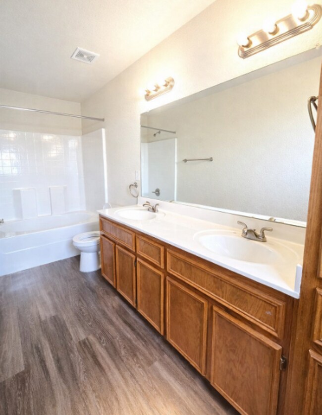 Building Photo - 3105 B Ochiltree Dr