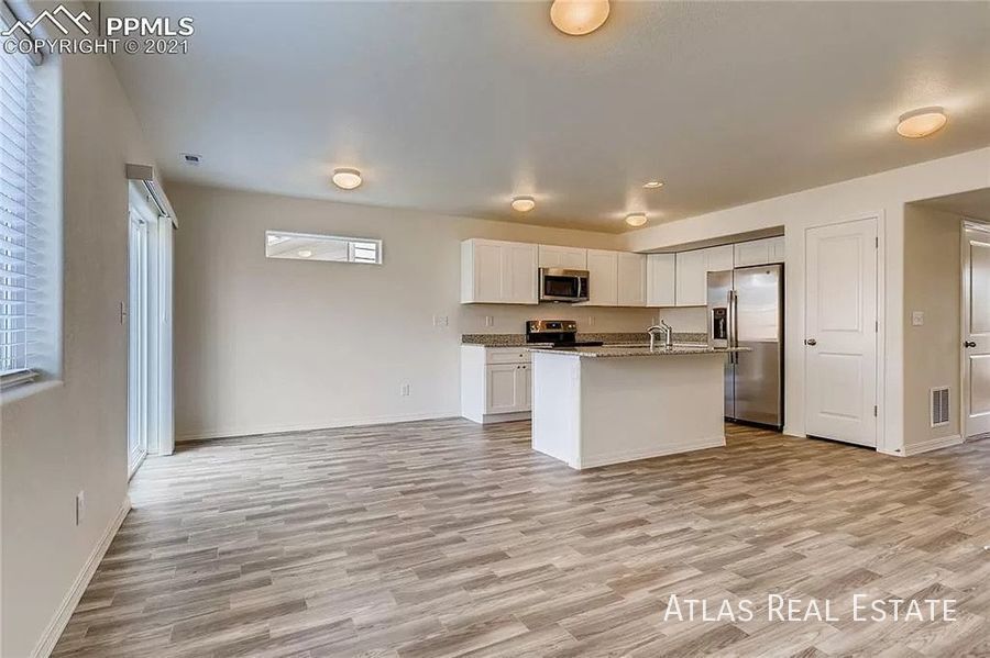 Building Photo - 840 Endeavor Wy