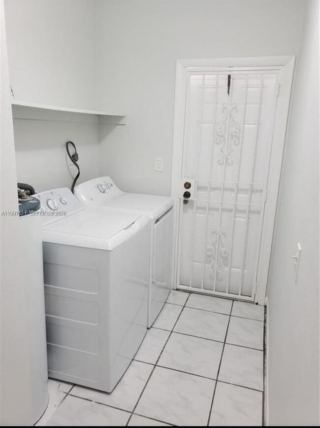 Building Photo - 3040 SW 77th Ct