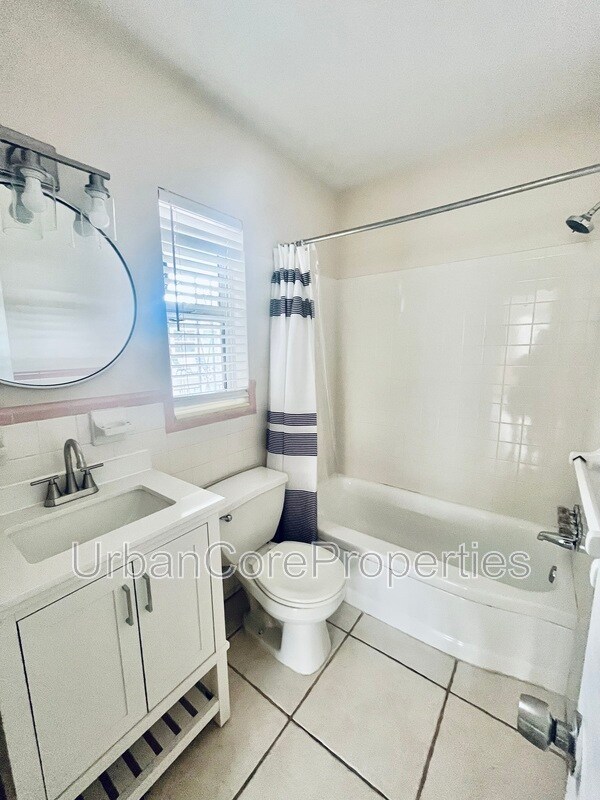 Building Photo - 105 7th Ave N