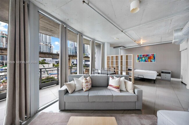 Building Photo - 690 SW 1st Ct