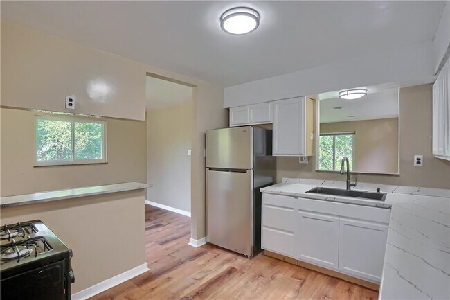 Building Photo - 194 Woodridge Dr