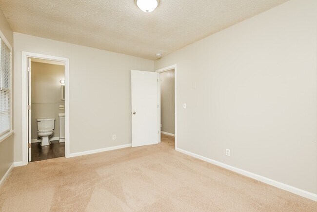 Building Photo - Great Home in West Ashley