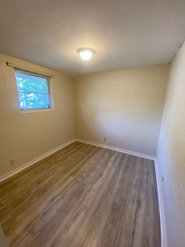 Building Photo - 4915 11th Ave