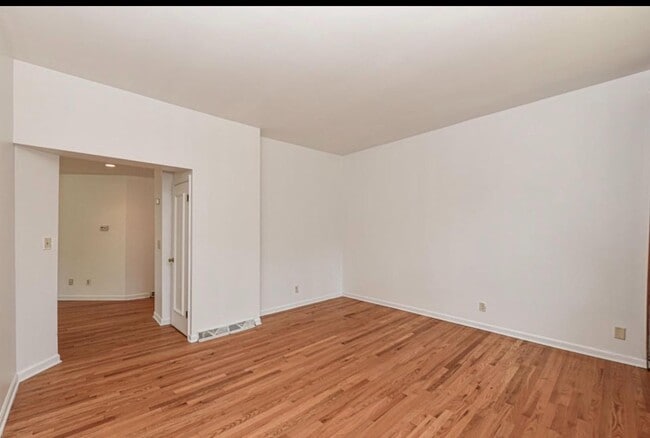 Building Photo - 2315 N Oakland Ave
