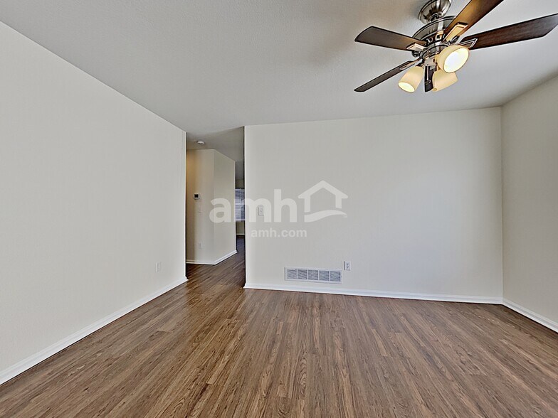 Building Photo - 9853 E 112th Dr