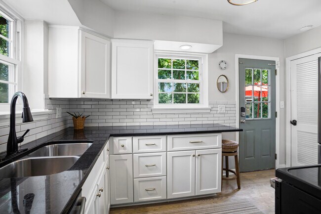 Building Photo - 449 Longfellow Ave