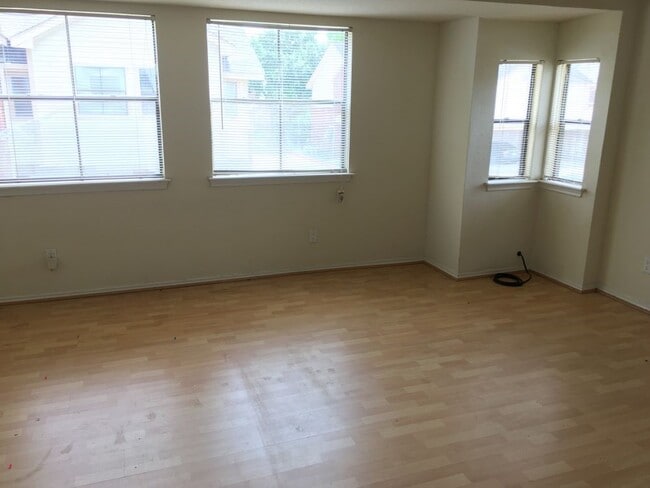 Building Photo - 1103 Dulles Ave