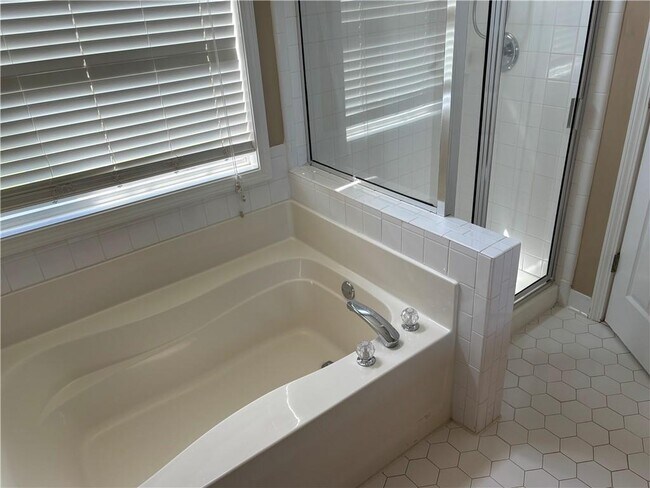 Building Photo - 709 Weatherstone Trce