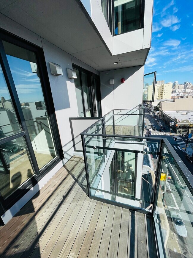 Building Photo - 1238 Sutter St