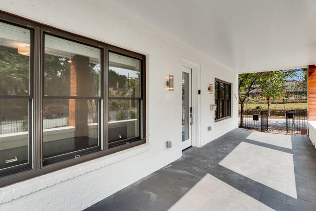 Building Photo - 564 Parkway Dr NE