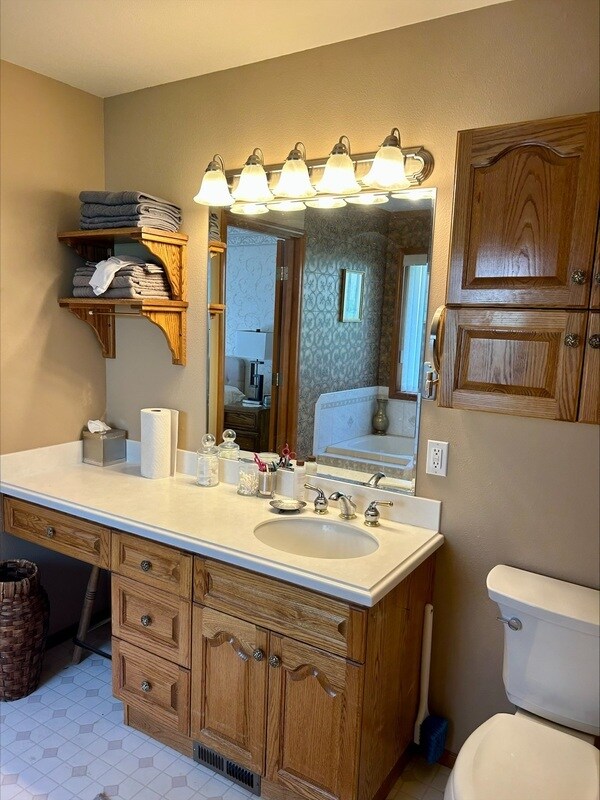 Building Photo - 4739 S Golf Course Dr