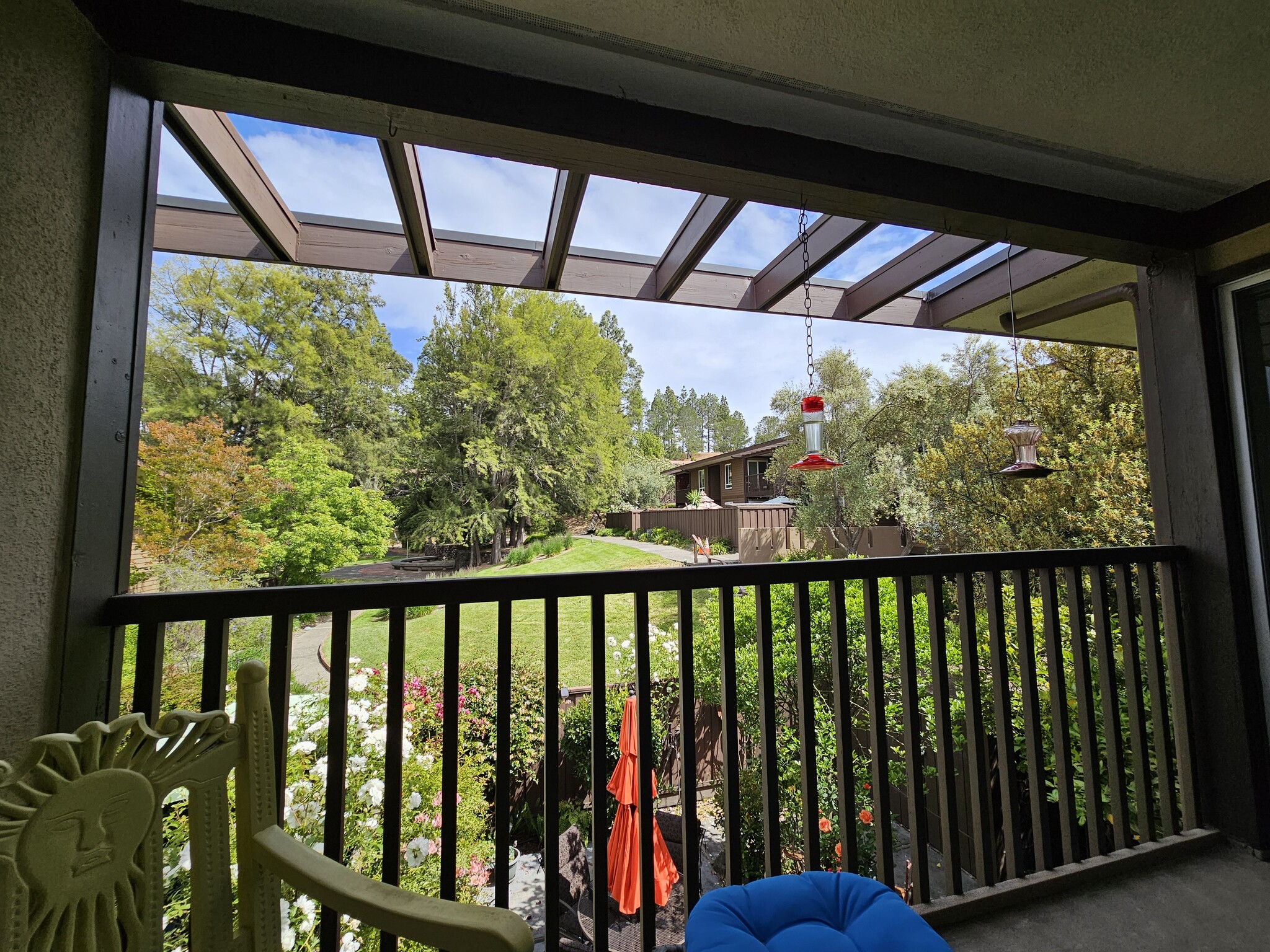 Relaxing balcony - 72 Surrey Ln