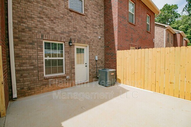Building Photo - 550 Peachers Mill Rd