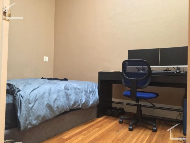 Building Photo - Renovated BU / Kenmore Sq  2 Bedroom on Ba...