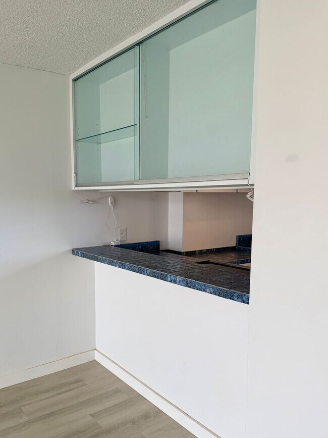 Building Photo - 2121 Ala Wai Blvd