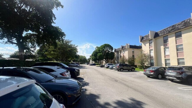 Building Photo - 8429 Forest Hills Dr