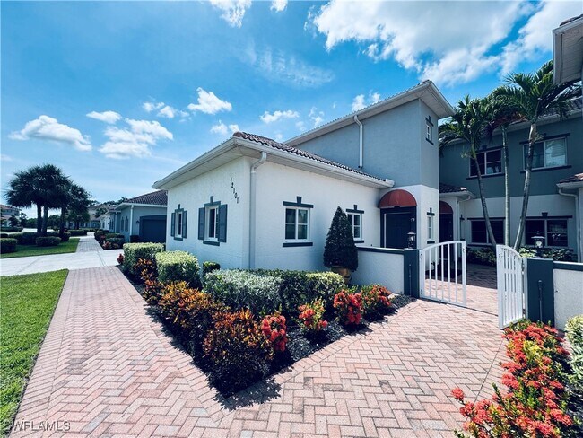 Building Photo - 12101 Santaluz Dr