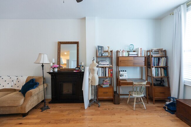 Building Photo - 360 S Elm St