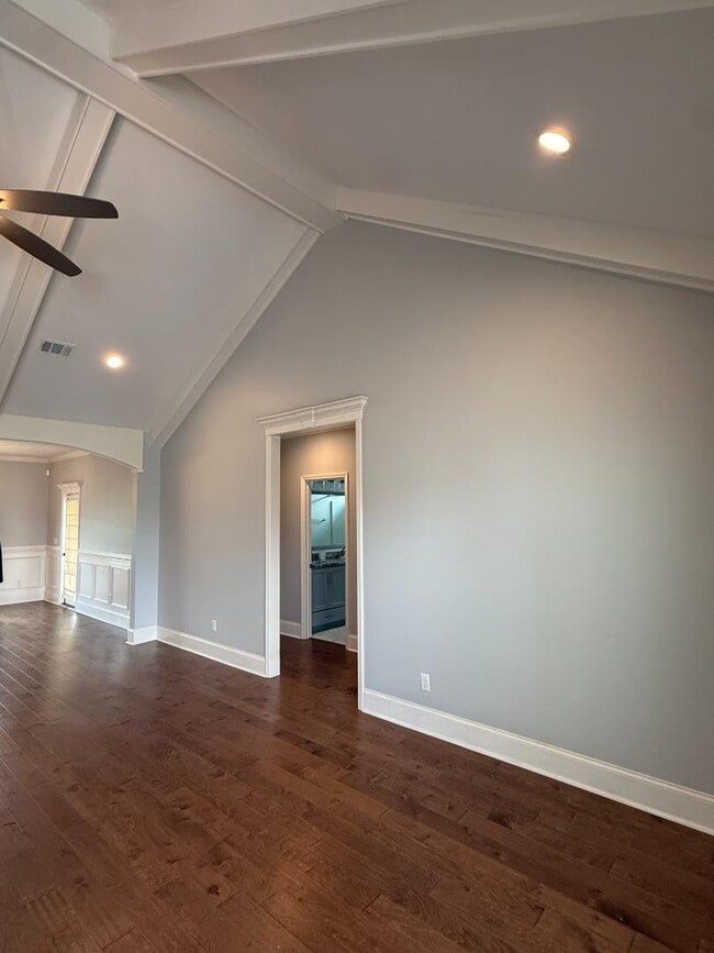 Building Photo - 345 Somers Ln