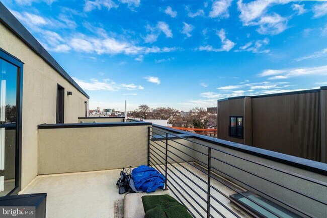 Building Photo - 1705 Annin St