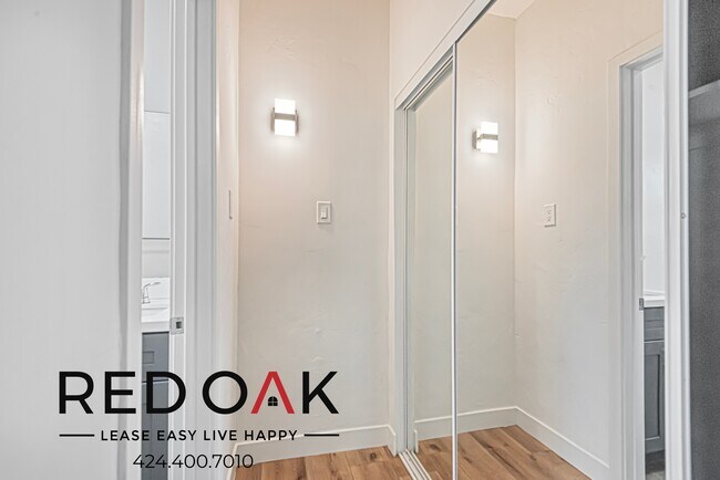 Building Photo - 974 S Gramercy Pl