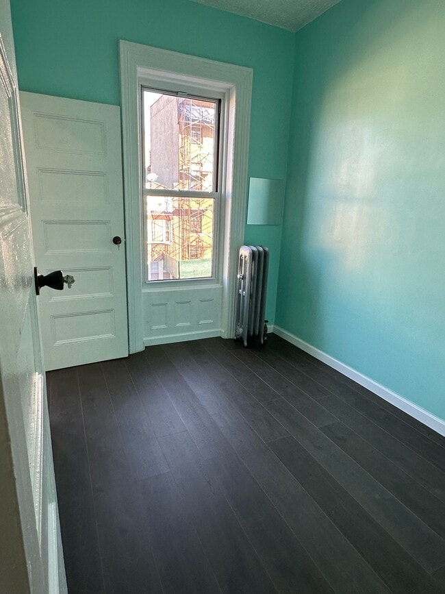 Building Photo - 326 50th St