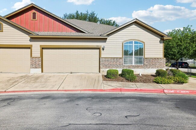 Building Photo - 711 Rolling Oak Dr