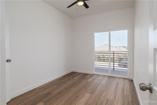 Building Photo - 25 Warbler Ave