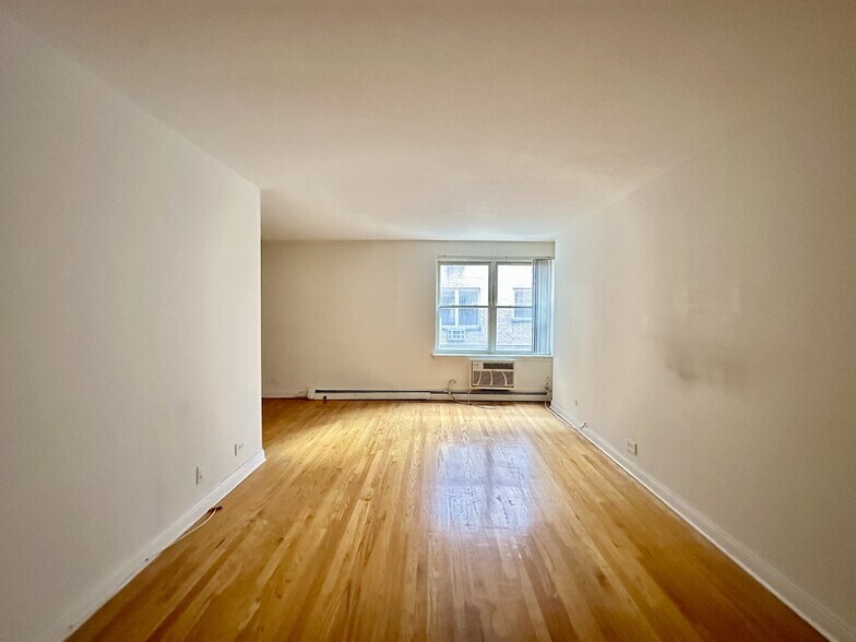 Building Photo - 3710 N Pine Grove Ave