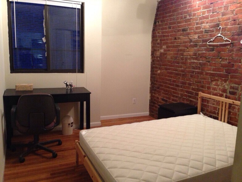 Building Photo - 235 Washington St