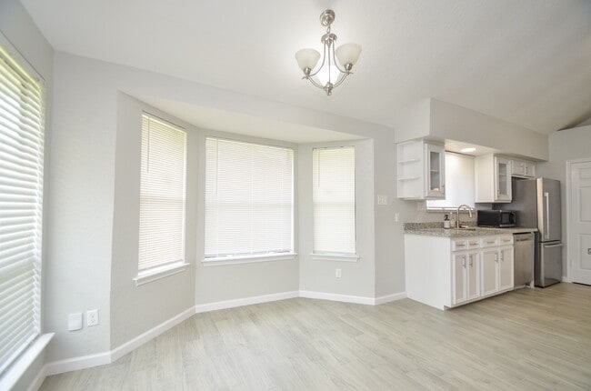 Building Photo - 2607 Harvest Moon Dr