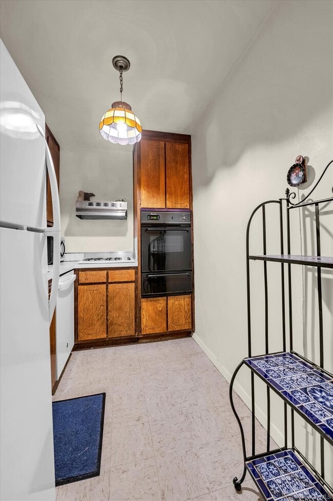 Building Photo - 555 Kappock St