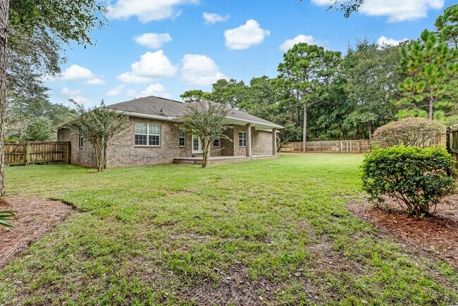 Building Photo - Gorgeous Southern Living Home in Coveted S...
