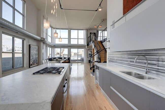 Building Photo - 521 S 7th St